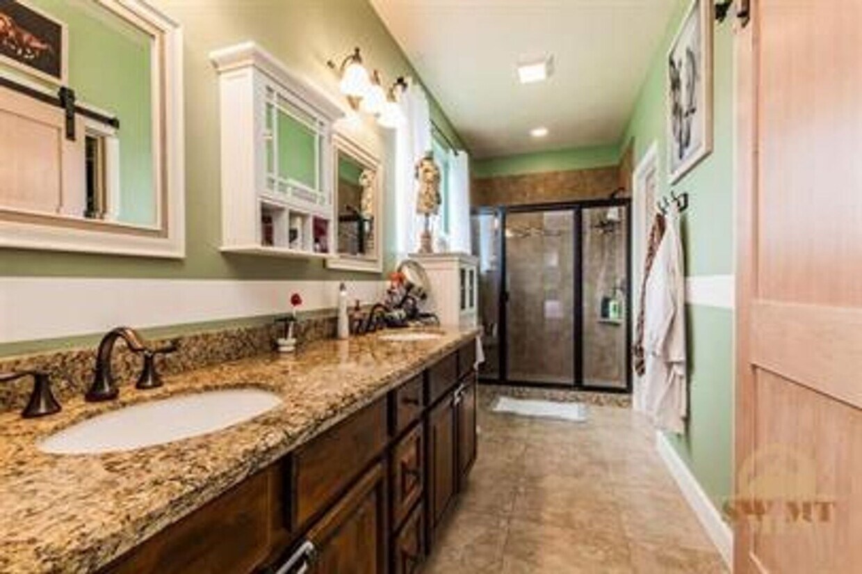 Primary Photo - Beautiful 3 bedroom 2 bath home in Manhattan