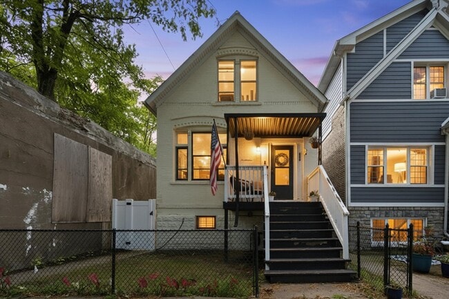 Building Photo - 437 W 44th Pl