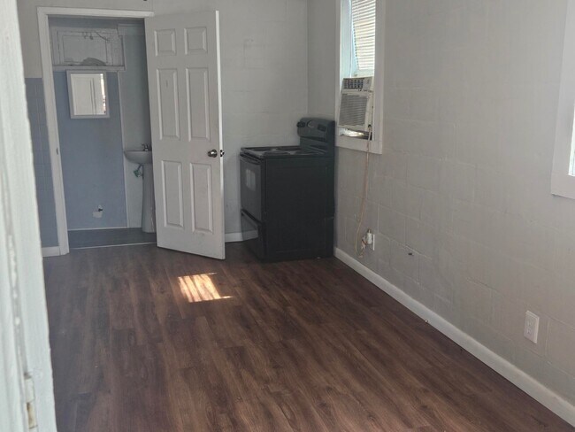 Foto del edificio - 8215 Stoner Rd