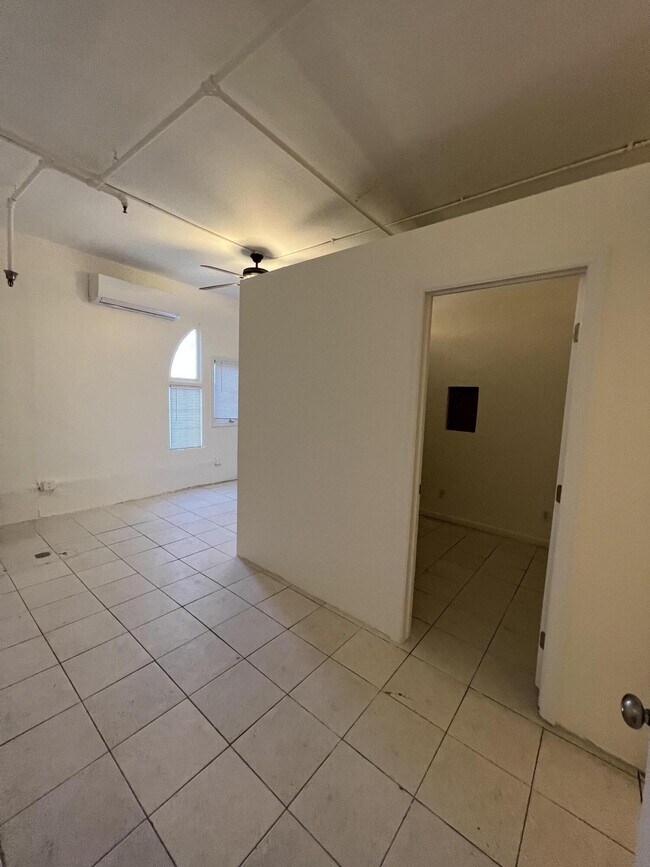 Building Photo - 4211 Parker Ave