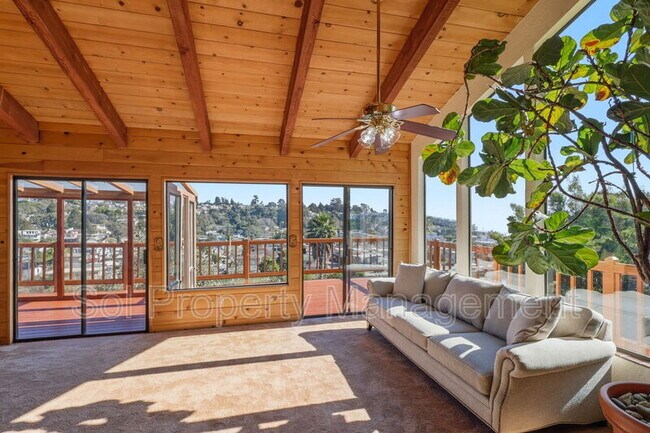 Building Photo - 147 Seacliff Dr