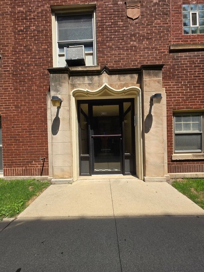 Building Photo - 6238 N Magnolia Ave