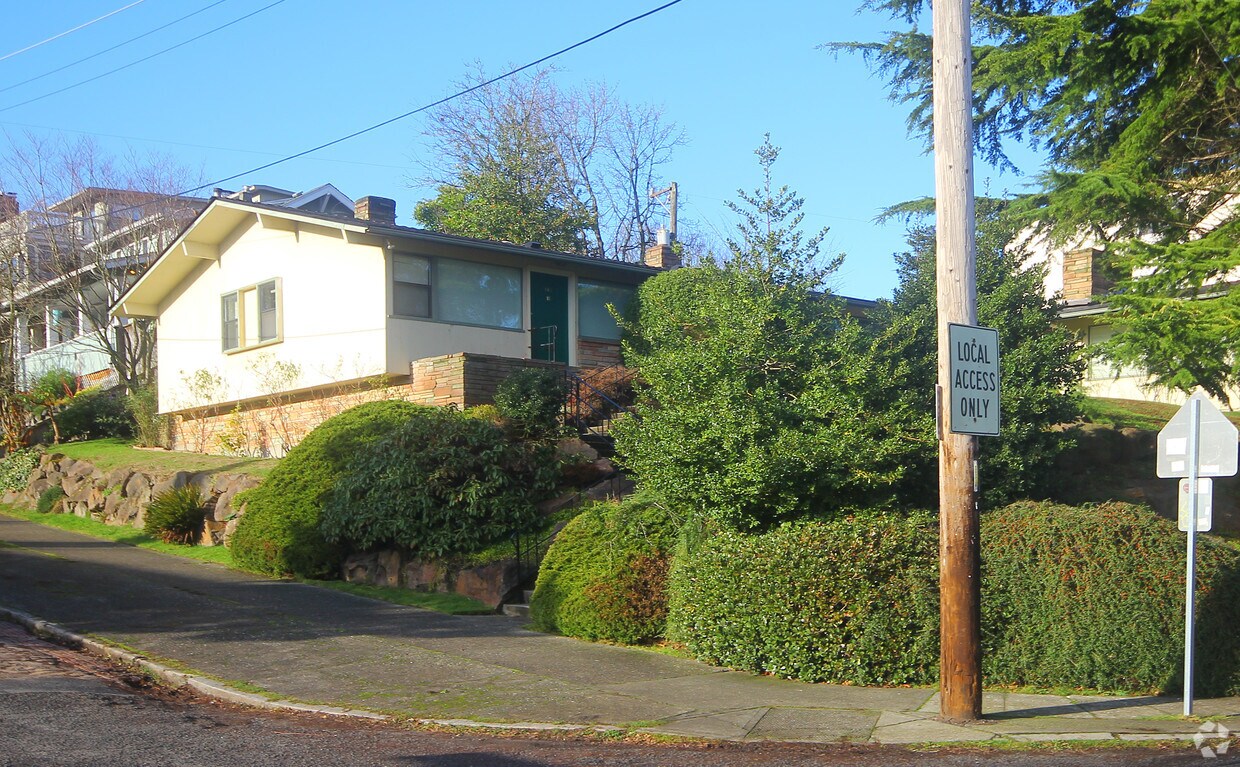 Foto del edificio - 401-407 19th Ave E