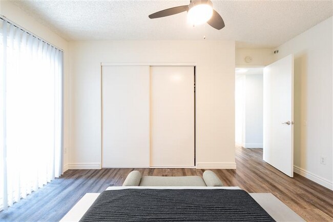 Building Photo - 1050 Meadow Lake Dr