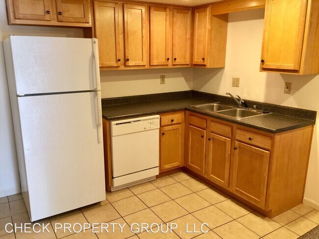 Building Photo - 2 br, 2.5 bath House - 204 La Fontenay Court