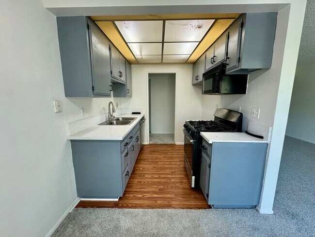 Foto del edificio - 1210 W Lambert Rd