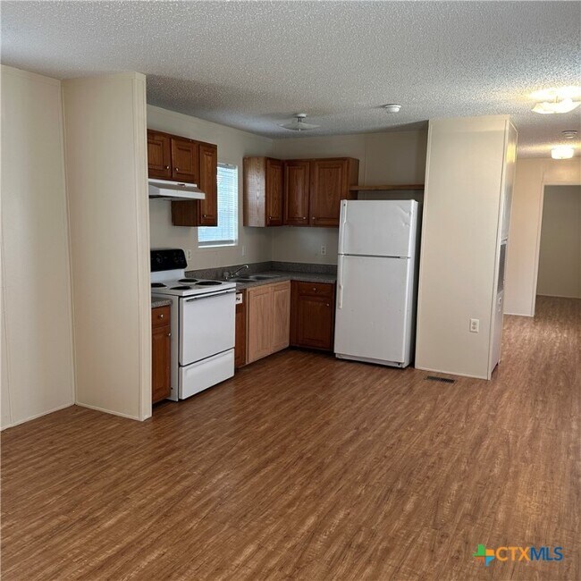 Foto del edificio - 1323 Harris Hill Rd