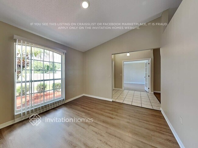 Building Photo - 819 Reflections Loop E