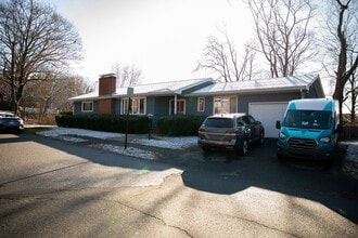 Building Photo - 11 Edgehill Rd