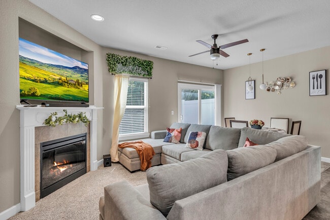 Building Photo - 9415 N Adrian Ave