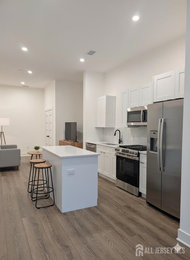 Foto del edificio - 581 Middlesex Ave