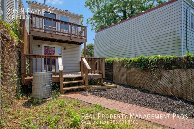 Building Photo - Old Town Charming Home with MASSIVE yard a...