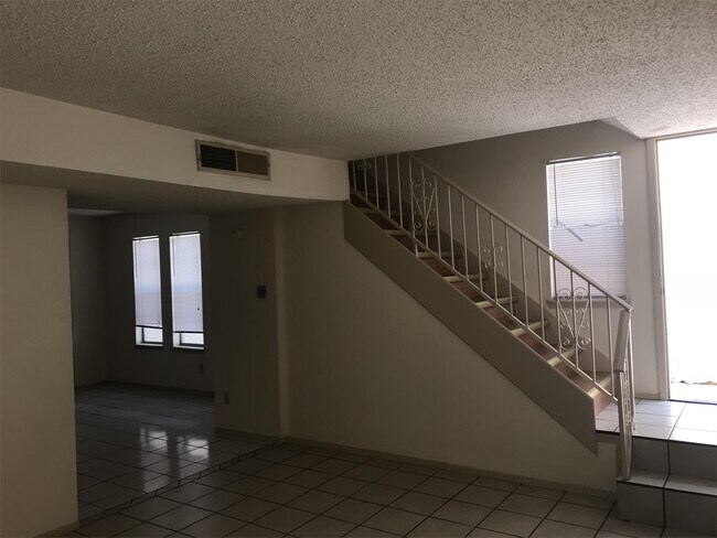 Foto del edificio - 10628 B SPRINGWOOD