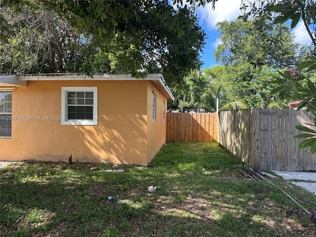 Building Photo - 4141 SW 32nd Dr