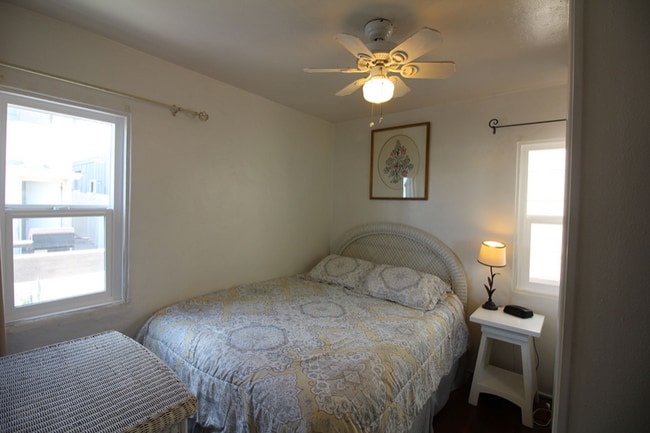 Foto del edificio - 3829 Ocean Front Walk