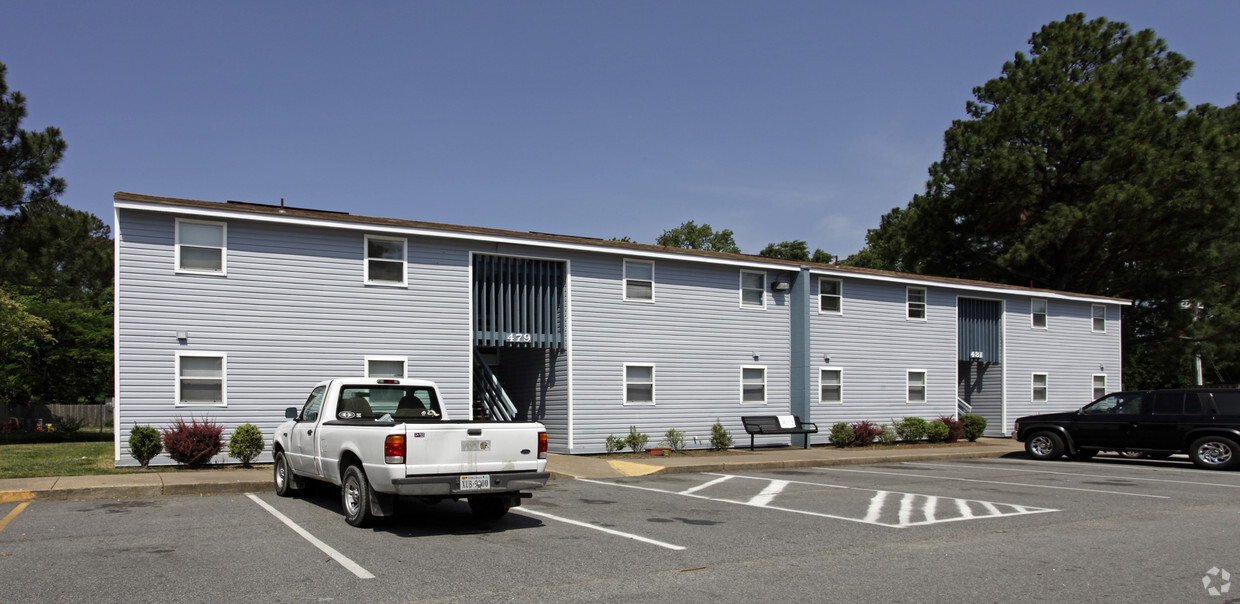 Primary Photo - Hilltop South Apartments