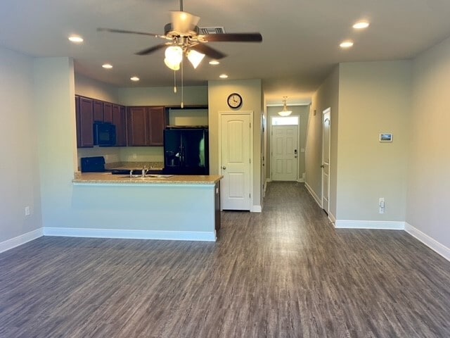 Foto del edificio - 5852 Callaway Cir