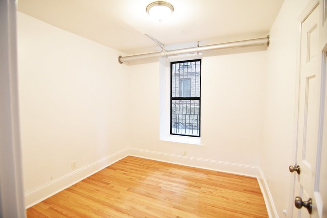 Building Photo - 562 W 174th St
