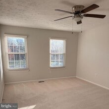 Building Photo - 2401 W Rosecroft Village Cir
