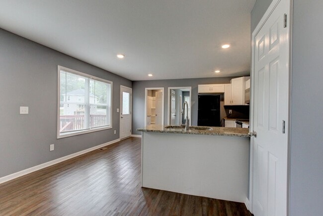 Building Photo - Two Story Duplex With Hardwood Flooring an...