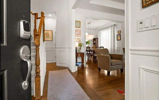 Foto del edificio - Spacious 4-Bedroom Home with Chef’s Kitche...