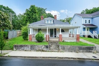 Building Photo - 1303 S Roxboro St