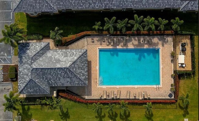 Foto del edificio - 8407 Bernwood Cove Loop