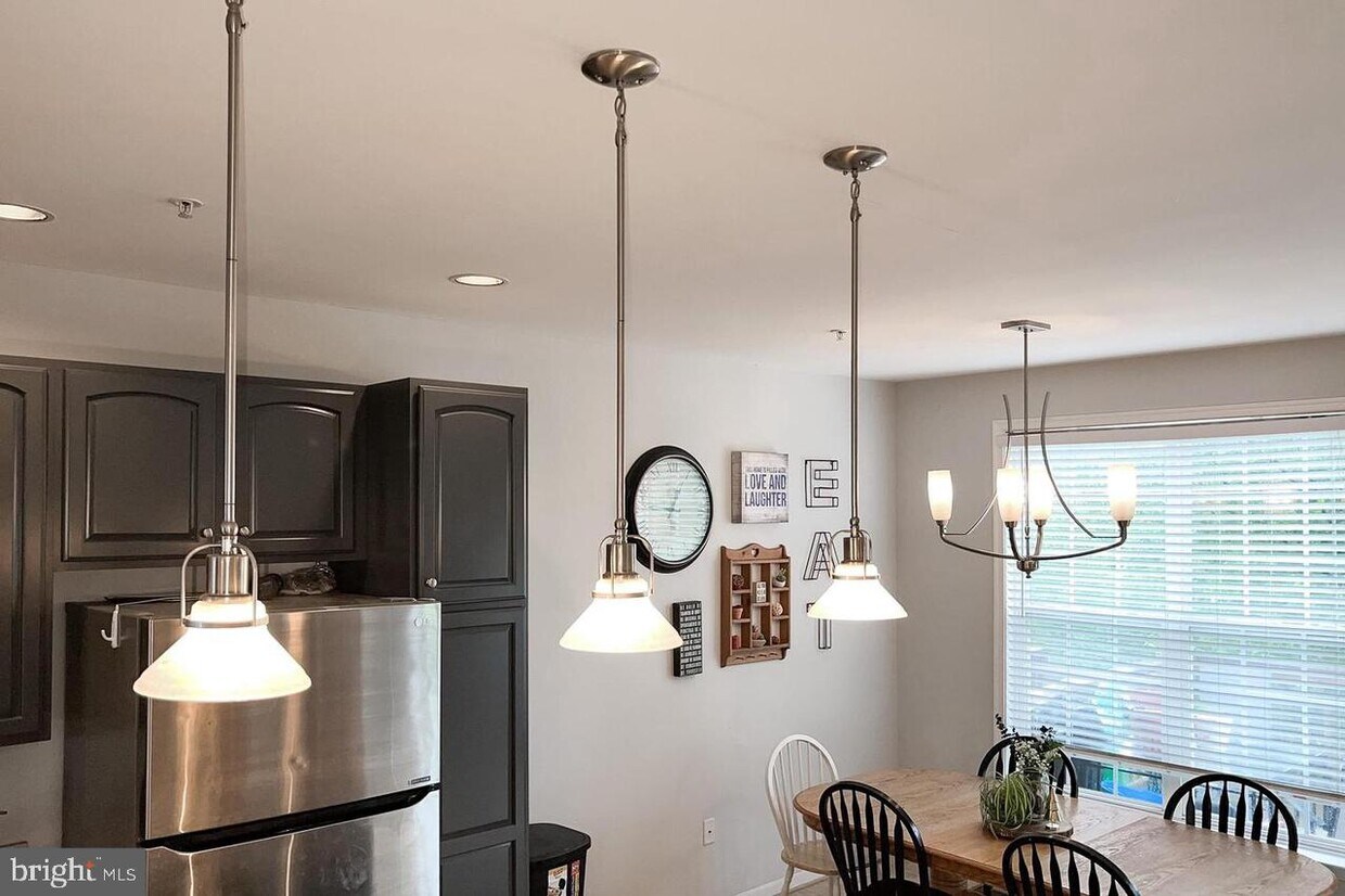 Building Photo - 222 Timber View Ct