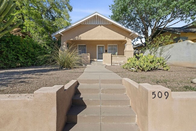Vintage Bungalow Near University of Arizona - Vintage Bungalow Near University of Arizona House