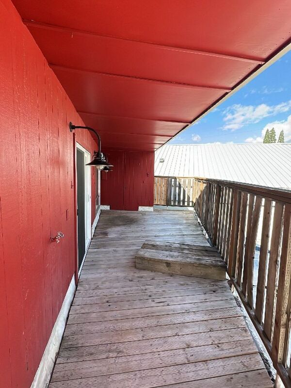 Building Photo - 907 NW Beca Ave