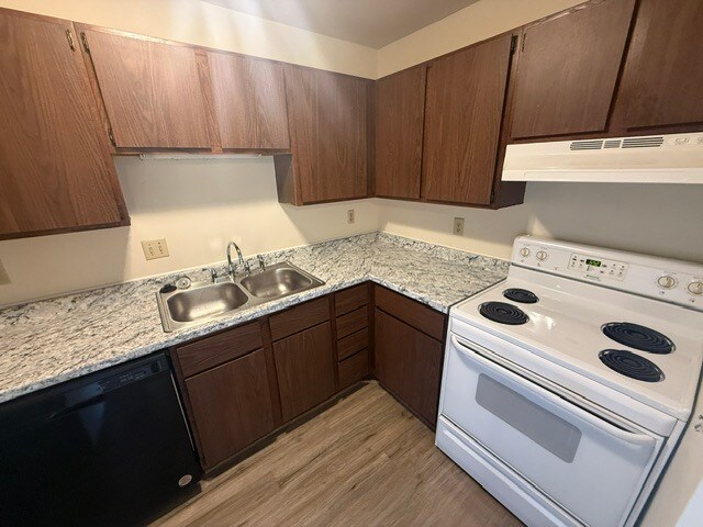 Foto del edificio - 2373 Chalet Gardens Rd