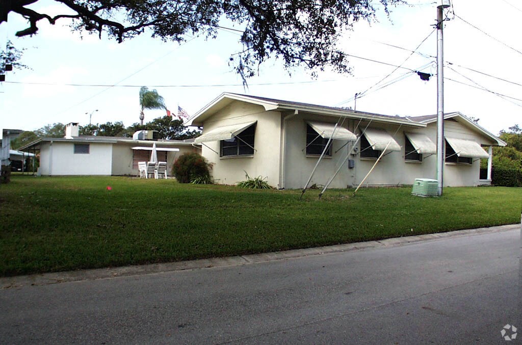 Primary Photo - 2331 Belleair Rd
