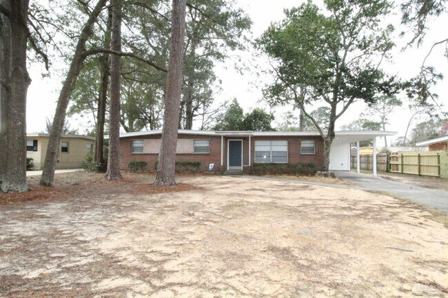 Building Photo - 3865 Winona Dr