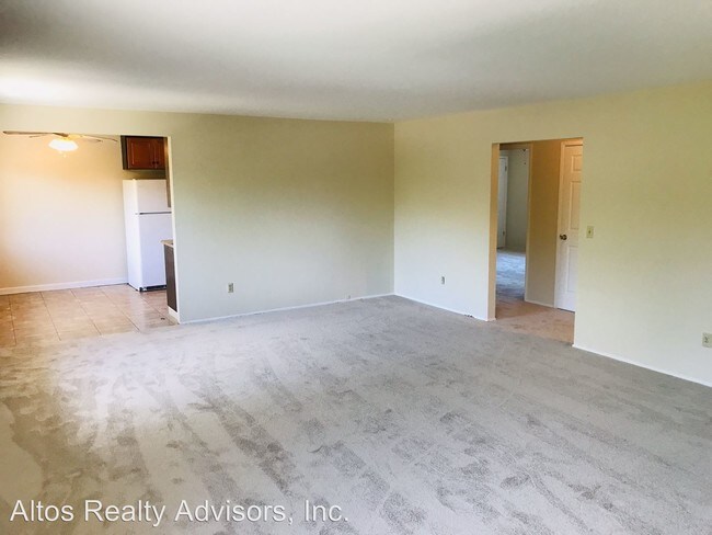 Building Photo - 1420 W Latimer Ave