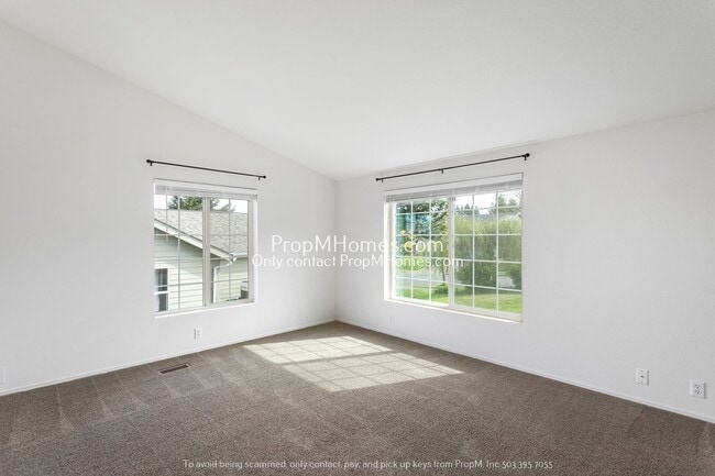 Building Photo - Beautiful Living in Scenic Estacada!