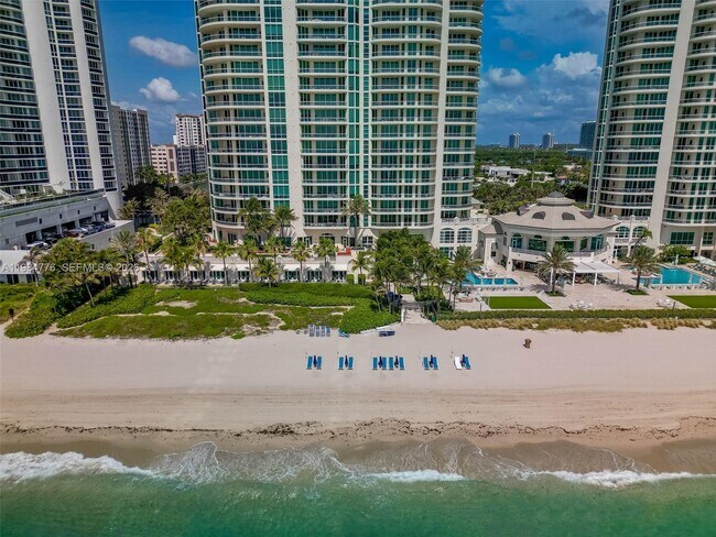 Foto del edificio - 16047 Collins Ave