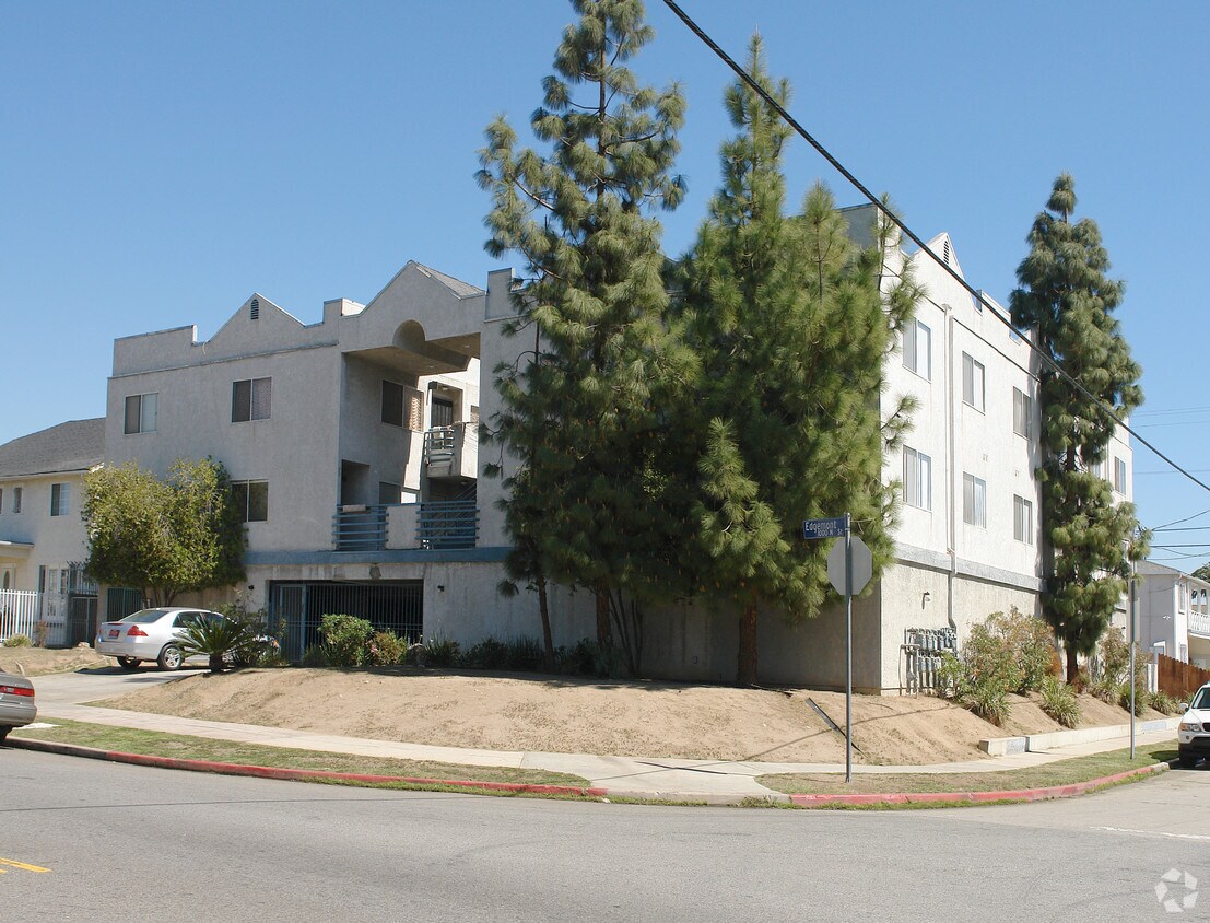 Primary Photo - 1002 N Alexandria Ave
