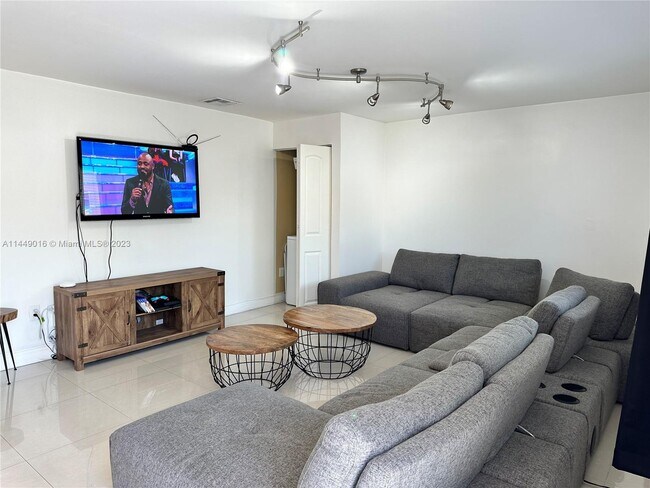 Foto del edificio - 2709 SW 64th Ave