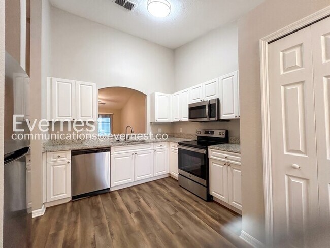 Foto del edificio - 3435 Village Green Ct
