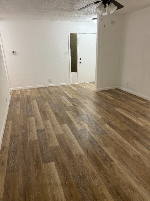 Foto del edificio - 652 Sue Ann Ln