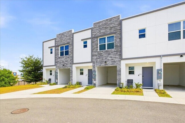 Building Photo - 620 Trikomo Dr