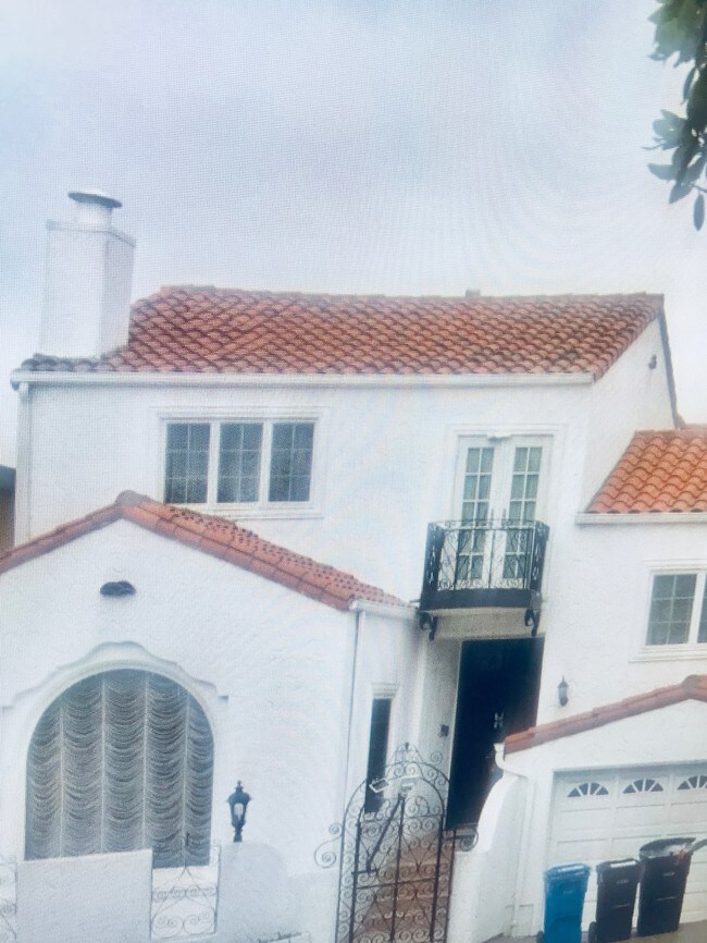 Building Photo - 1306 Portola Dr