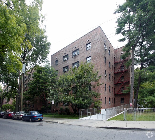 Foto del edificio - White Oak Cooperative Housing