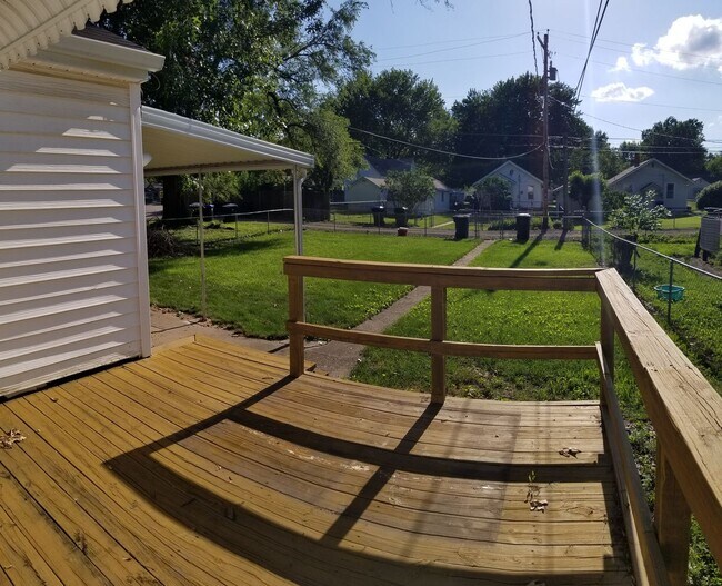 Foto del edificio - Beautiful Oakland Home with Finished Basement & Hardwood Floors