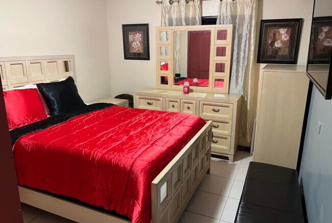 Foto del edificio - 4727 Myrtle Ln