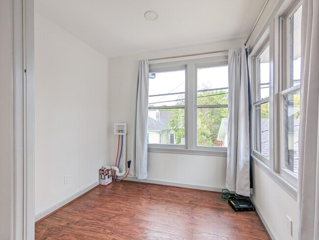 Foto del edificio - 2306 Addison Rd