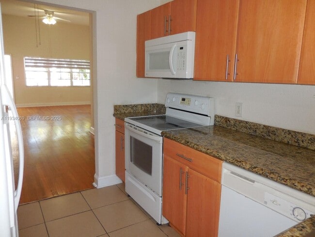 Foto del edificio - 9725 Bay Harbor Terrace