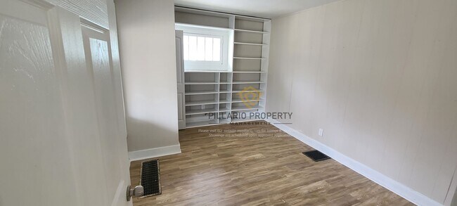 Building Photo - Minutes from Downtown Beauty!