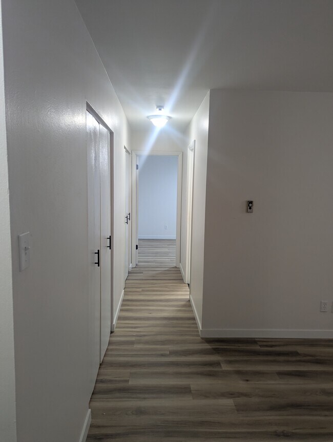 Foto del edificio - 7727 Hazelcrest Dr