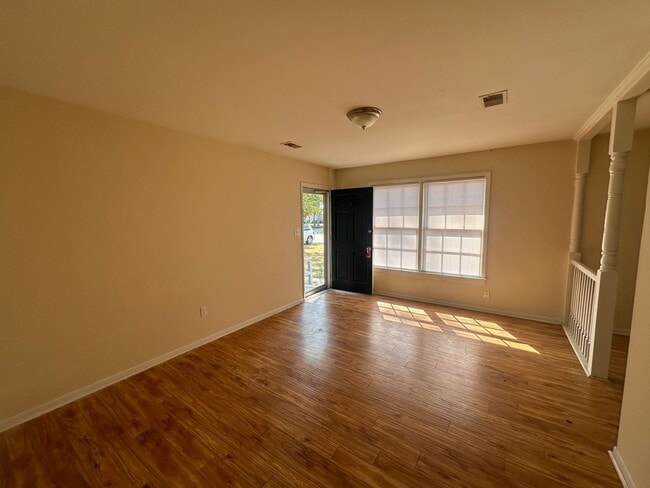Building Photo - 2 Bedroom Duplex